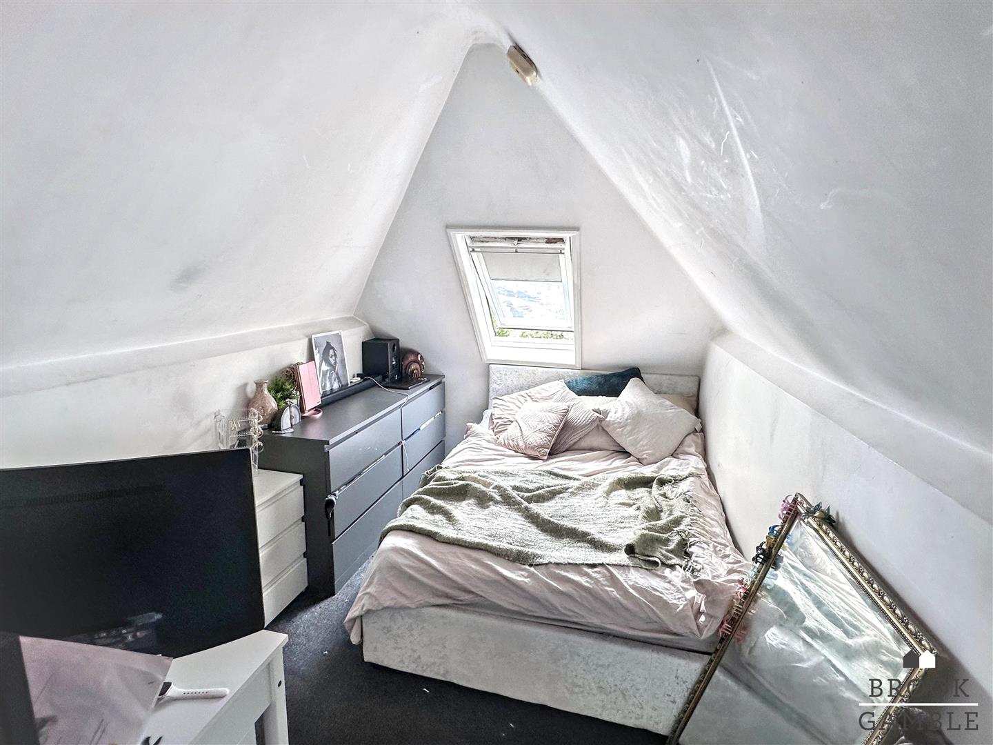 4 Bedroom House. Upwick Road in Eastbourne, East Sussex 26